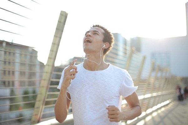 Tympan percé : comprendre l'écoulement d'oreille